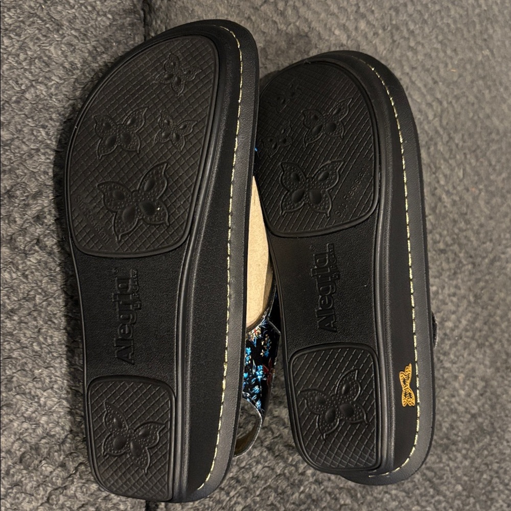 Alegria sandals.  Never worn - Picture 3 of 4